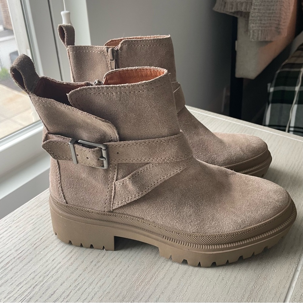 Lucky Brand tan leather suede boots New Size 8.5